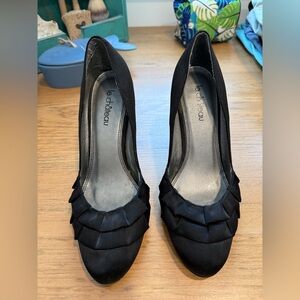Le Chateau | Black Ruffle Front Women’s Pumps